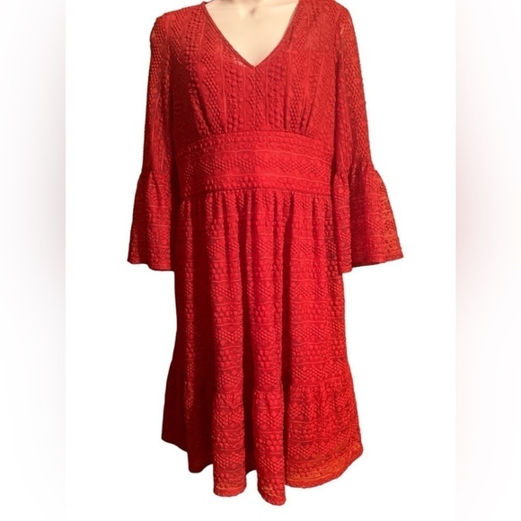London Times Dresses & Skirts - London Times Feminine Lace V Neck 3/4 Length Sheer Bell Sleeve Zip Up Back Dress